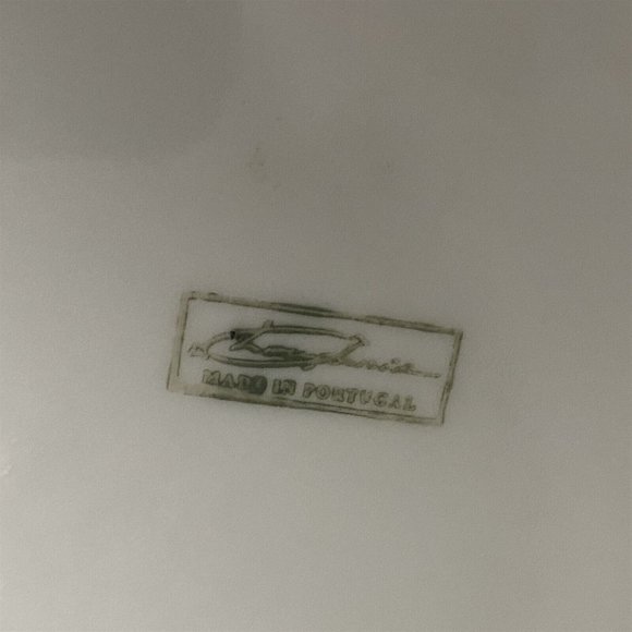 Vintage Ruffled Plate made in Portugal White heavy mark on bottom - Picture 6 of 6